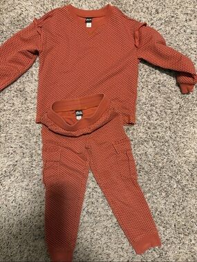 Tea Collection rust orange and polka dot Kids Sweater & Jogger Set EUC